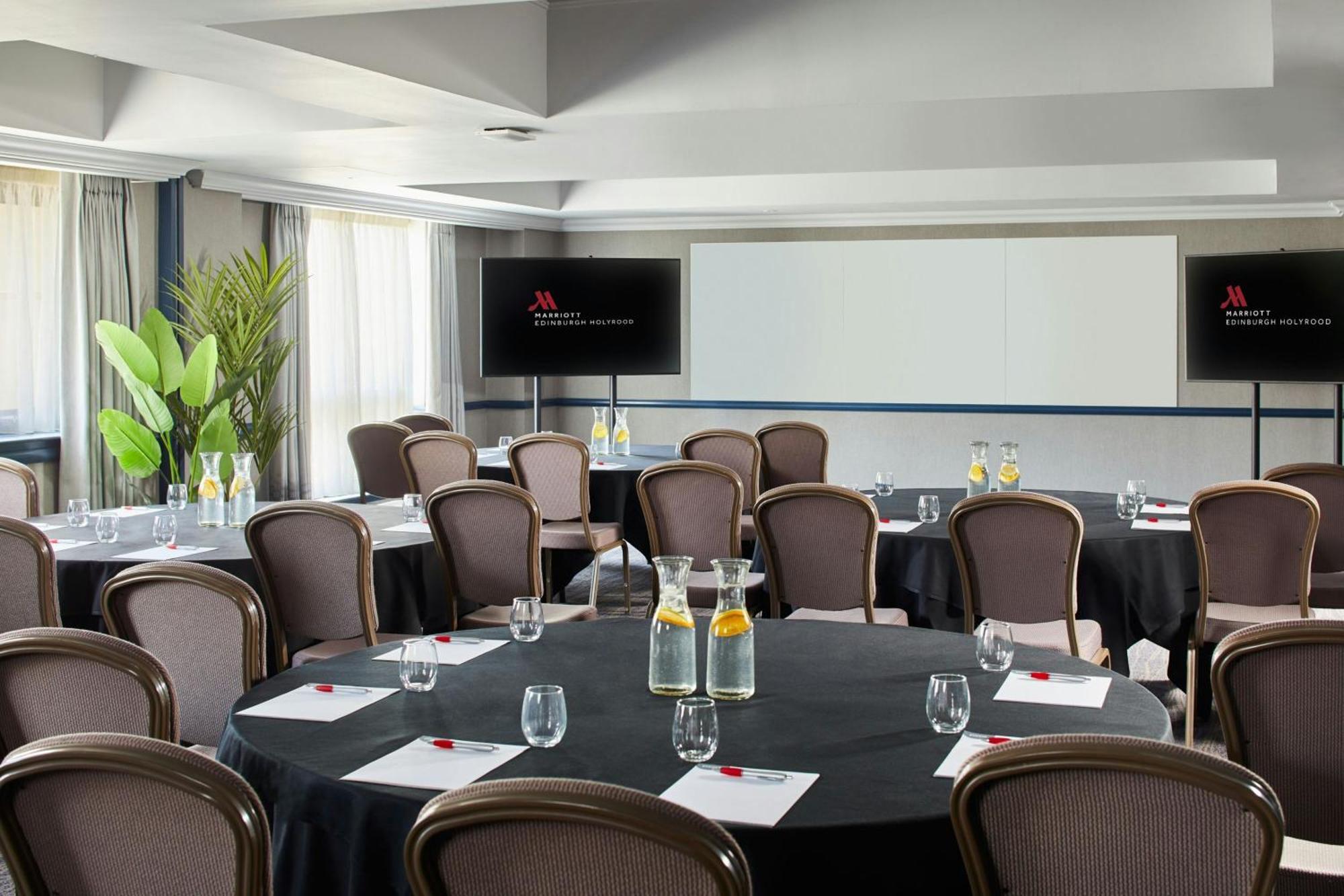 Edinburgh Marriott Hotel Holyrood Exterior photo